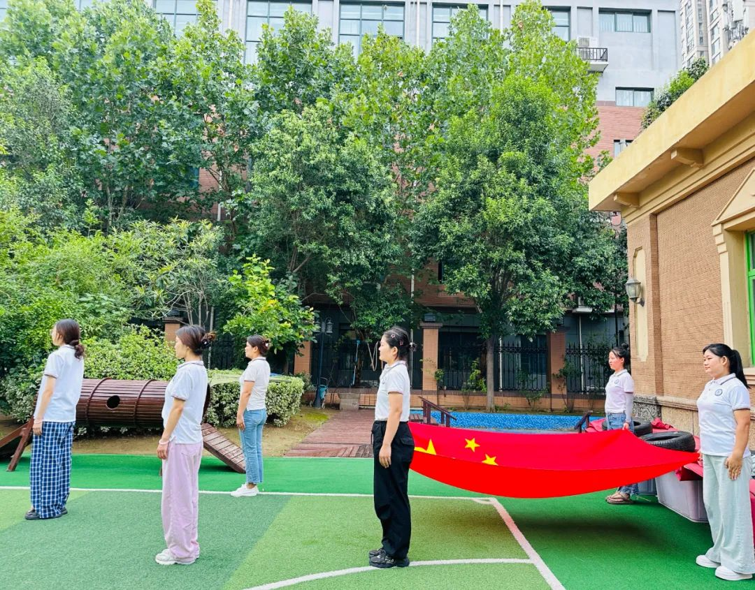 开学啦！共赴金秋美好，小熊宝们开学快乐！