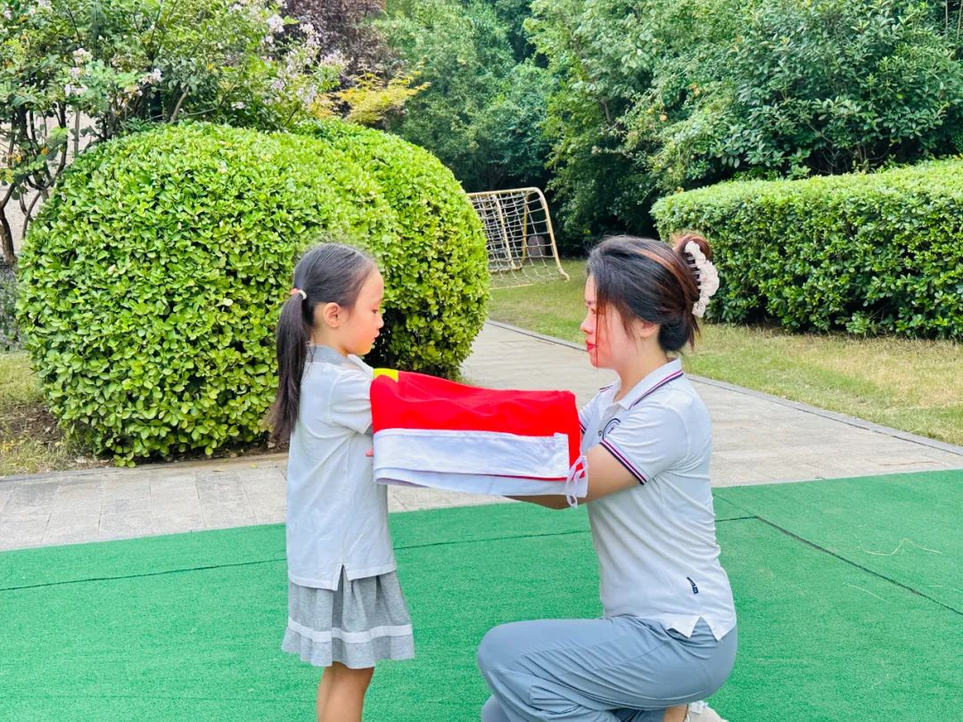 开学啦！共赴金秋美好，小熊宝们开学快乐！