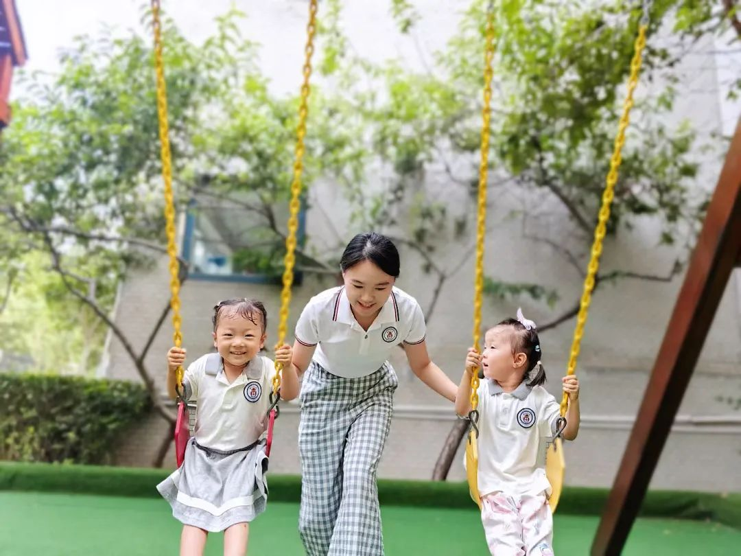 开学啦！共赴金秋美好，小熊宝们开学快乐！