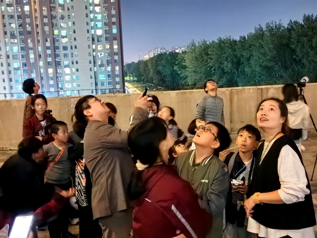 小熊月报10月多彩画卷：解锁校园的N多趣味瞬间!