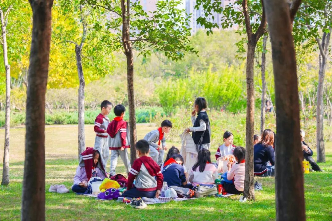 小熊月报10月多彩画卷：解锁校园的N多趣味瞬间!