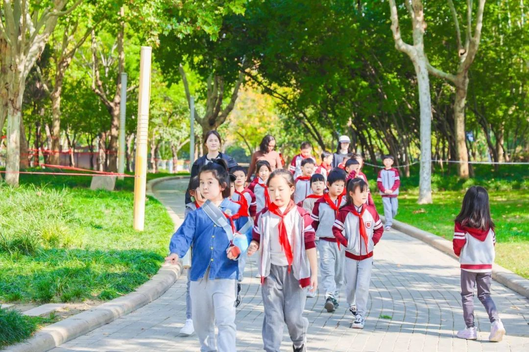 小熊月报10月多彩画卷：解锁校园的N多趣味瞬间!