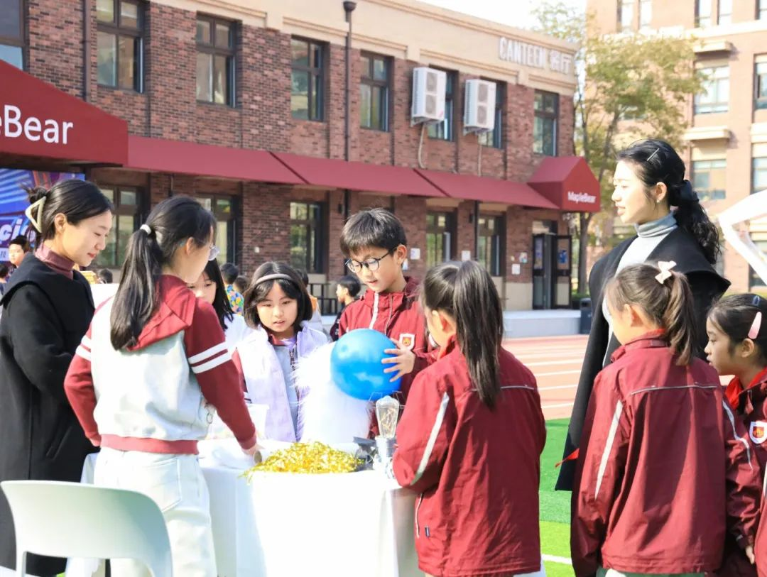 哇，Sci(ence)！国际小学科技节探索未来，high翻全场！