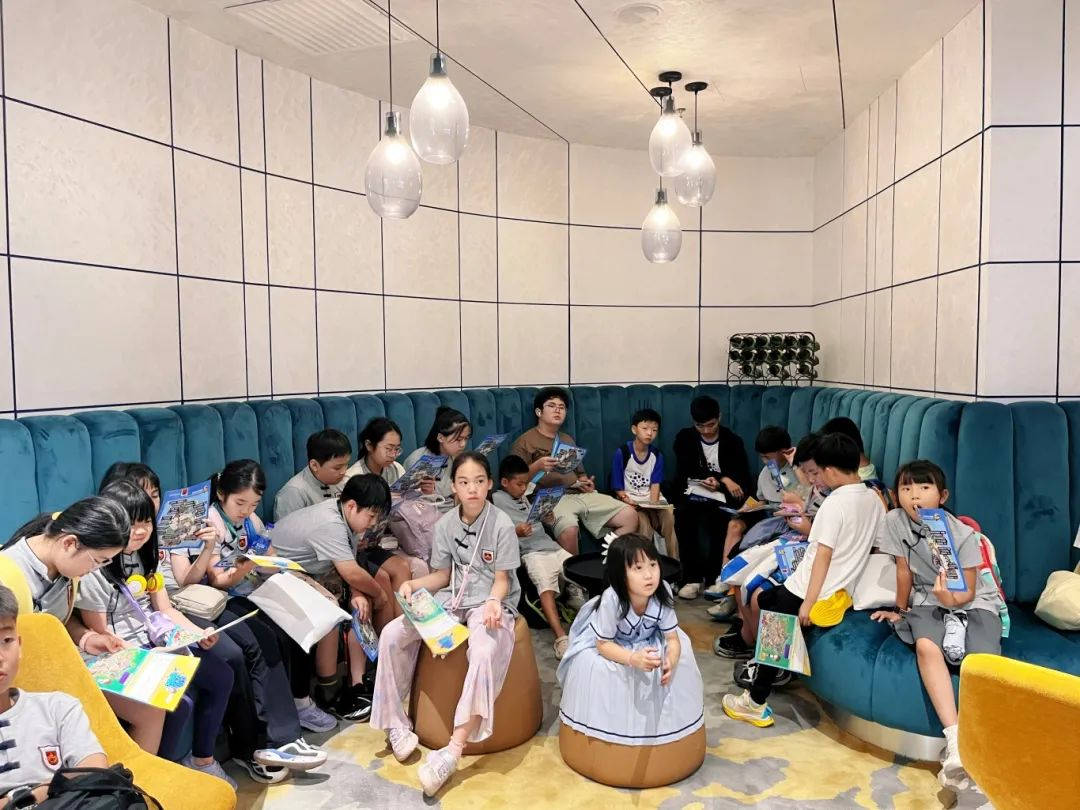 狮城印记：枫叶小熊的六色成长光谱